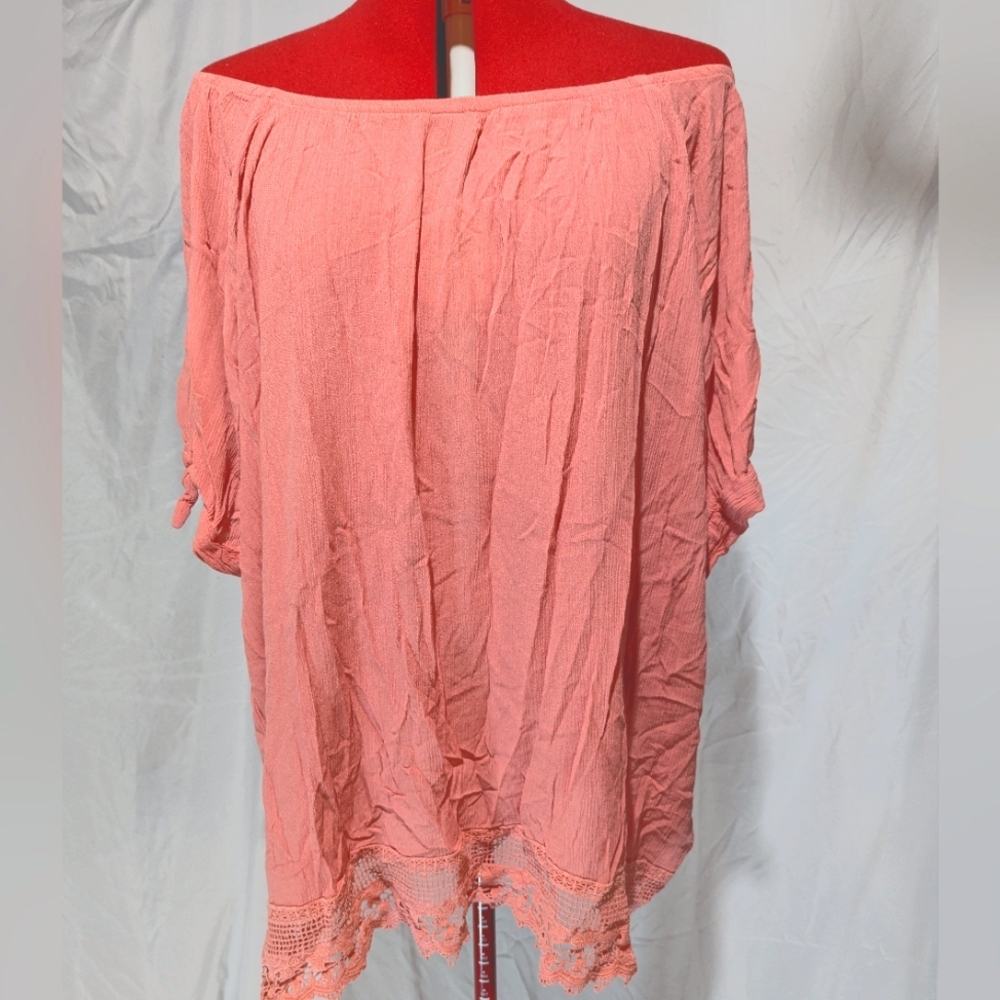 Off shoulder lace hem shirt